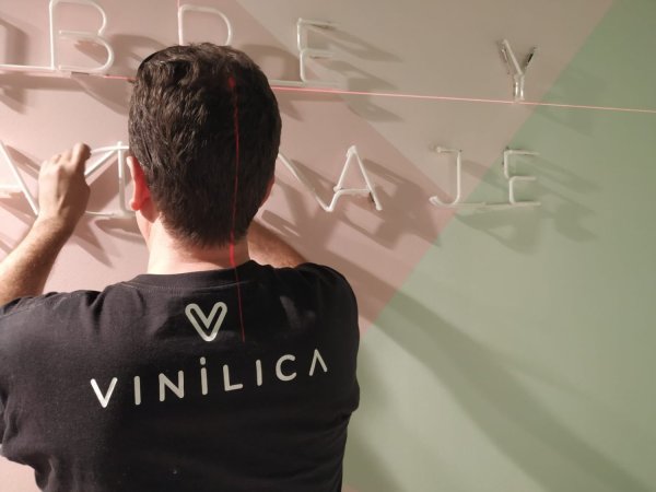 montaje-de-neon-de-vidrio
